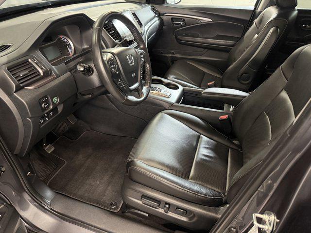 Photo of 2023 Gray Honda Ridgeline