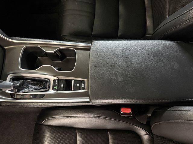 Photo of 2022 Platinum White Pearl Honda Accord