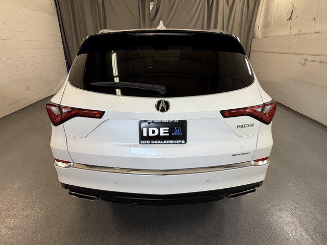Photo of 2023 Platinum White Pearl Acura MDX