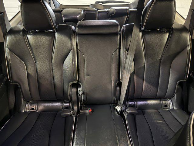 Photo of 2023 Platinum White Pearl Acura MDX