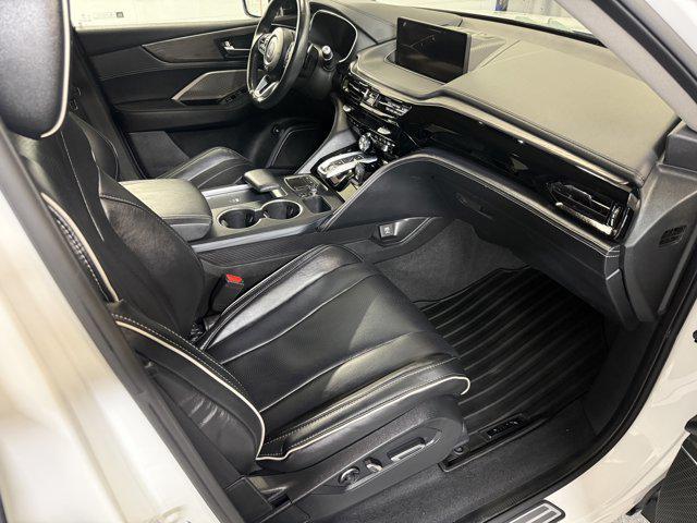 Photo of 2023 Platinum White Pearl Acura MDX