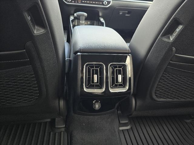 Photo of 2025 Glacial White Pearl Kia Sorento