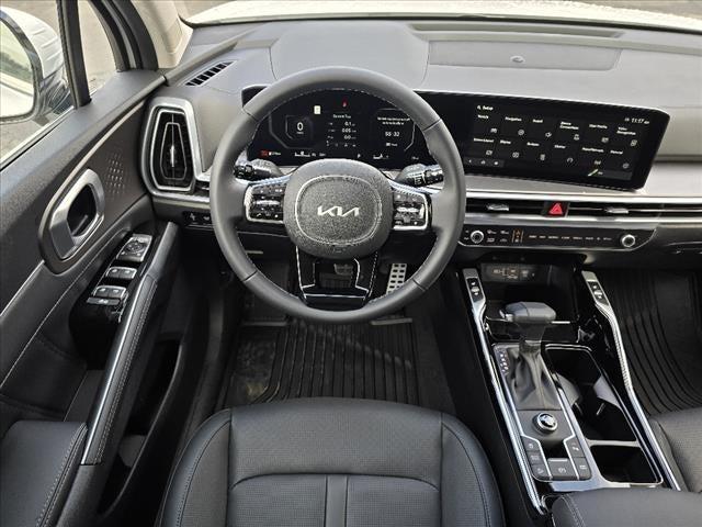 Photo of 2025 Glacial White Pearl Kia Sorento