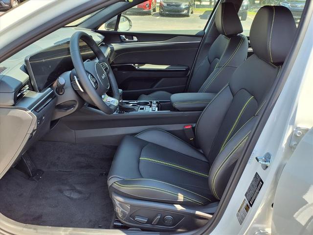 Photo of 2026 Snow White Pearl Kia K5