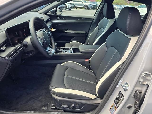 Photo of 2025 Wolf Gray Kia K5