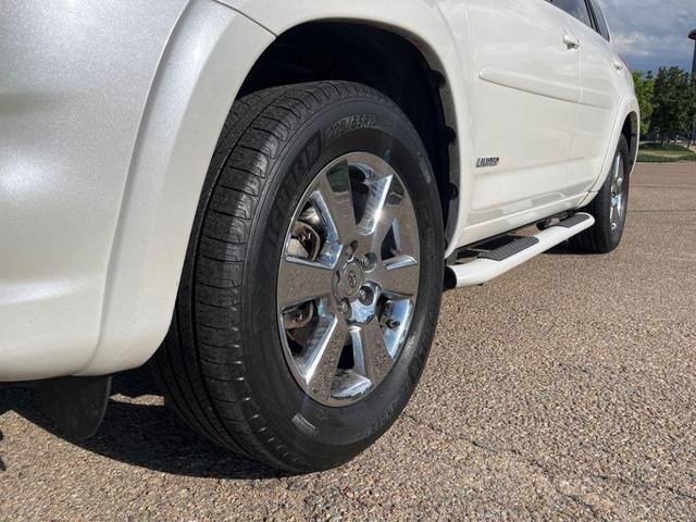 Photo of 2009 White Toyota RAV4