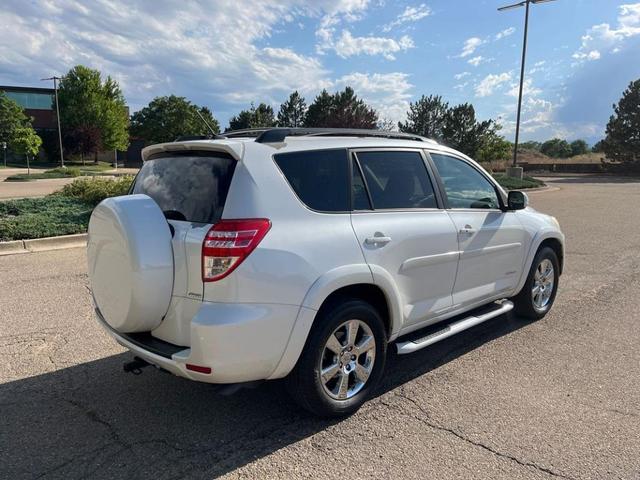 Photo of 2009 White Toyota RAV4