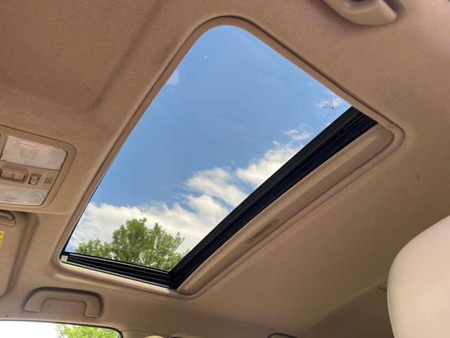 Photo of 2009 White Toyota RAV4