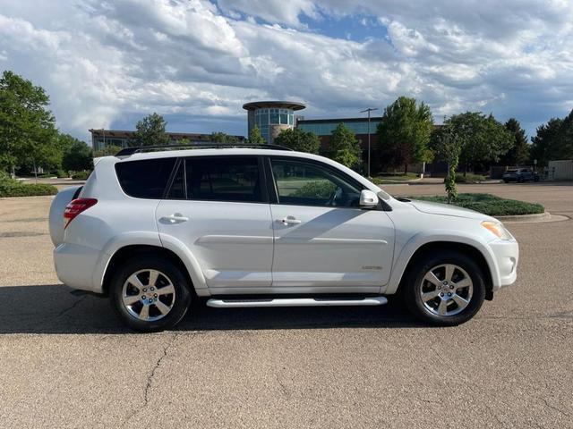 Photo of 2009 White Toyota RAV4