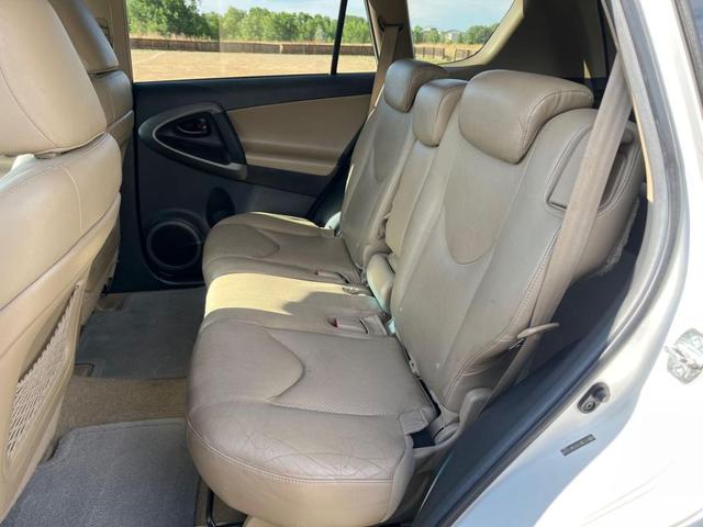Photo of 2009 White Toyota RAV4