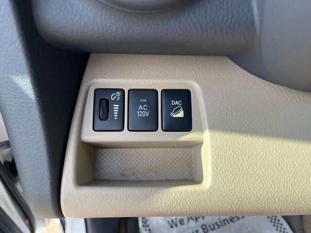 Photo of 2009 White Toyota RAV4