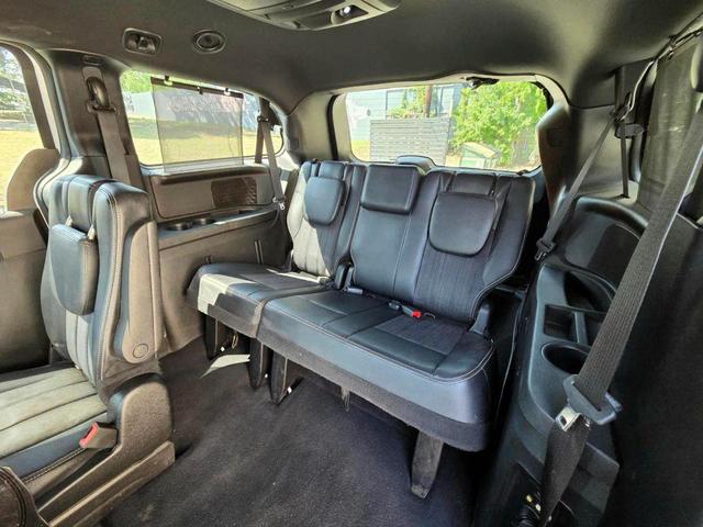 Photo of 2014 Bright White Clearcoat Chrysler Town & Country