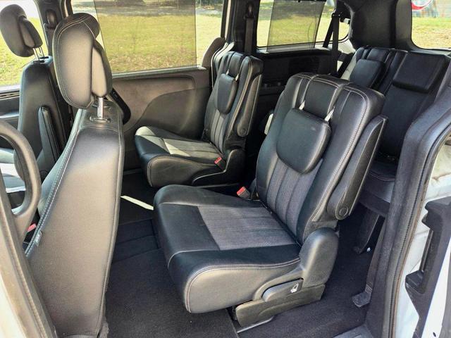 Photo of 2014 Bright White Clearcoat Chrysler Town & Country