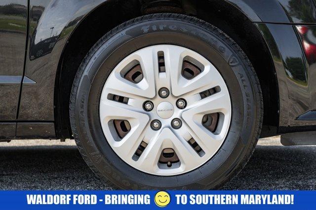 Photo of 2018 Black Onyx Crystal Pearlcoat Dodge Grand Caravan