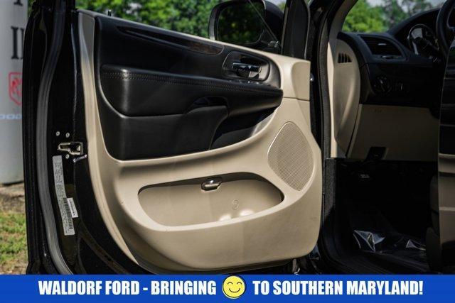 Photo of 2018 Black Onyx Crystal Pearlcoat Dodge Grand Caravan