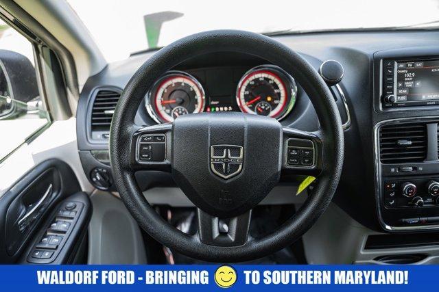 Photo of 2018 Black Onyx Crystal Pearlcoat Dodge Grand Caravan