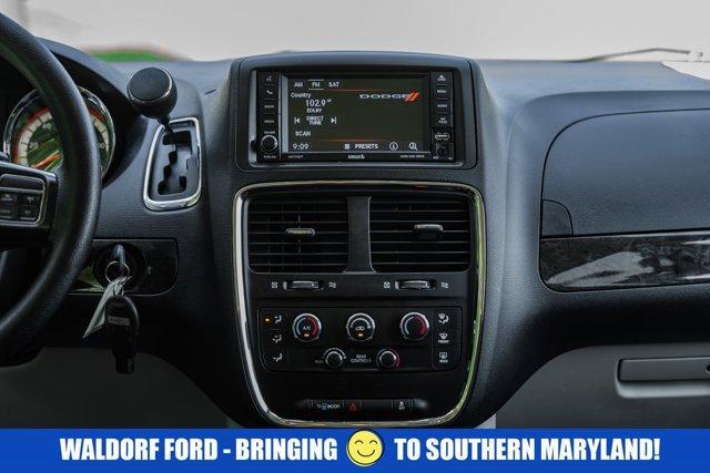 Photo of 2018 Black Onyx Crystal Pearlcoat Dodge Grand Caravan