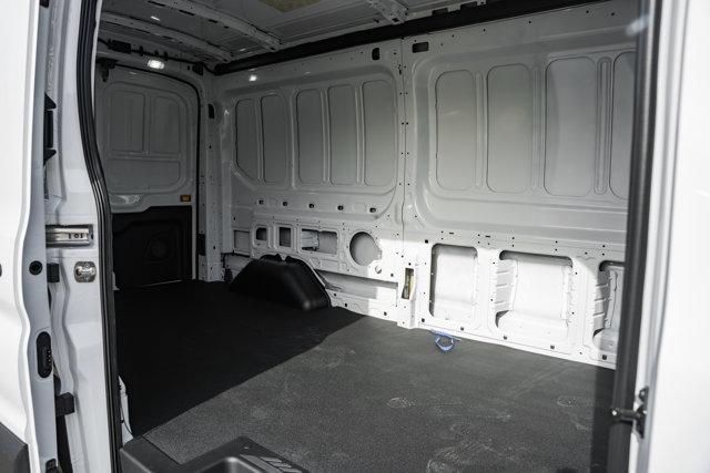 Photo of 2025 Oxford White Ford Transit-250