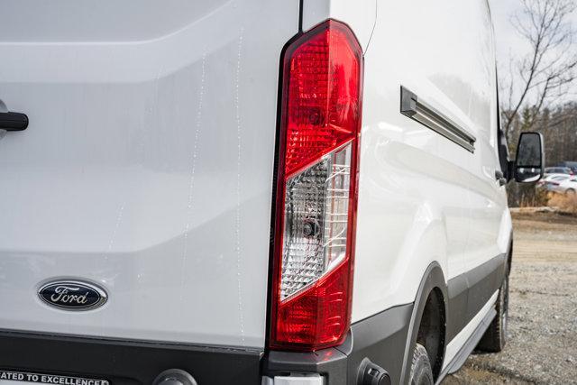 Photo of 2025 Oxford White Ford Transit-250