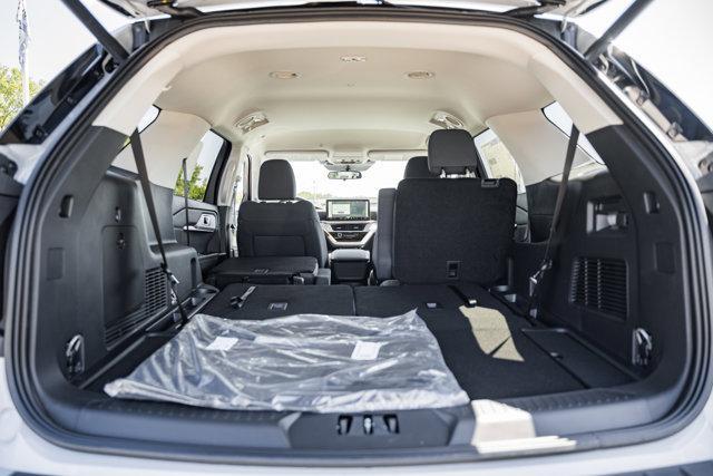 Photo of 2025 Space White Metallic Ford Explorer