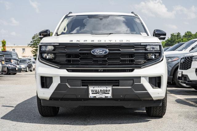 Photo of 2025 Star White Ford Expedition