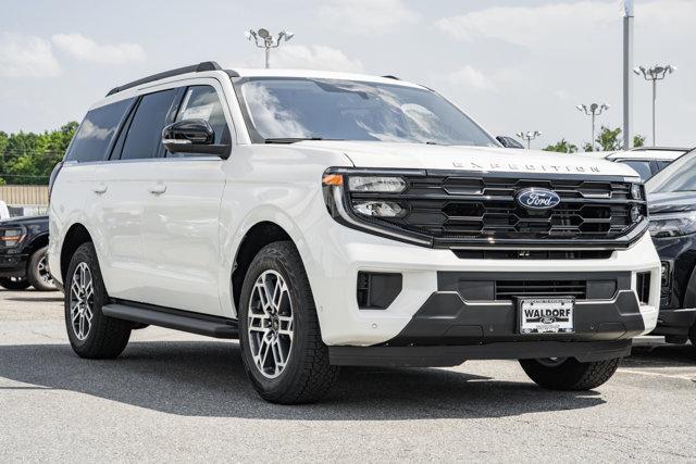 Photo of 2025 Star White Ford Expedition