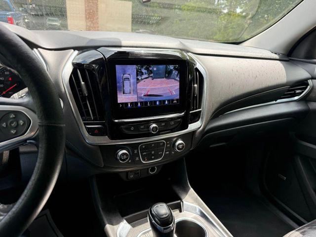 Photo of 2020 Silver Ice Metallic Chevrolet Traverse
