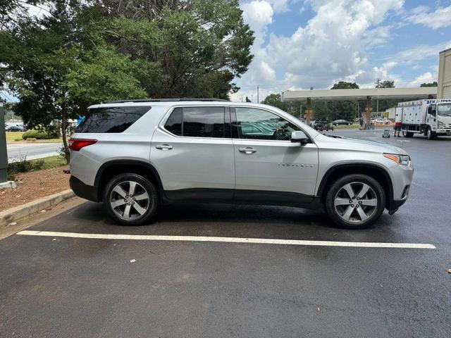 Photo of 2020 Silver Ice Metallic Chevrolet Traverse