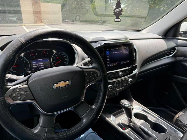 Photo of 2020 Silver Ice Metallic Chevrolet Traverse