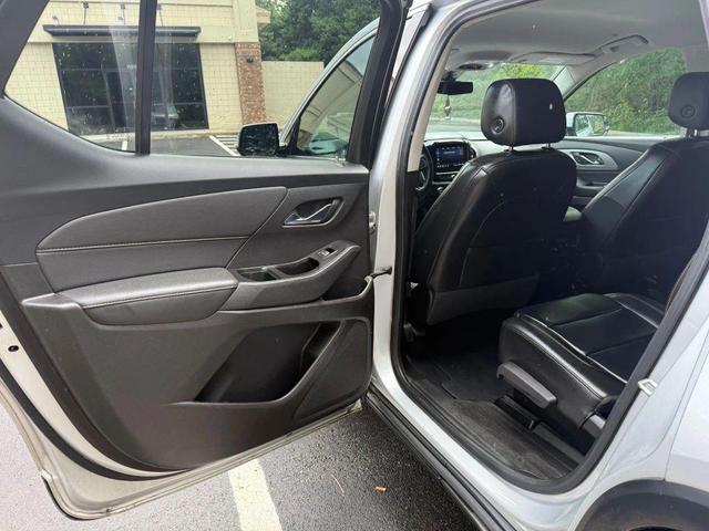 Photo of 2020 Silver Ice Metallic Chevrolet Traverse