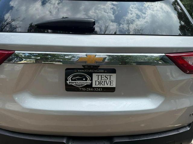 Photo of 2020 Silver Ice Metallic Chevrolet Traverse
