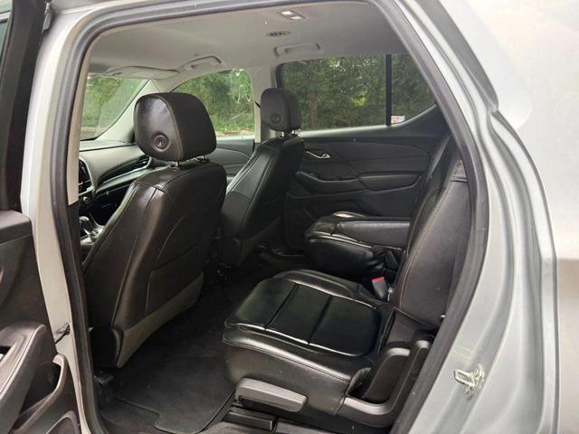 Photo of 2020 Silver Ice Metallic Chevrolet Traverse