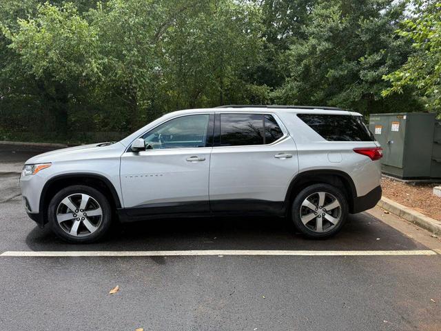 Photo of 2020 Silver Ice Metallic Chevrolet Traverse