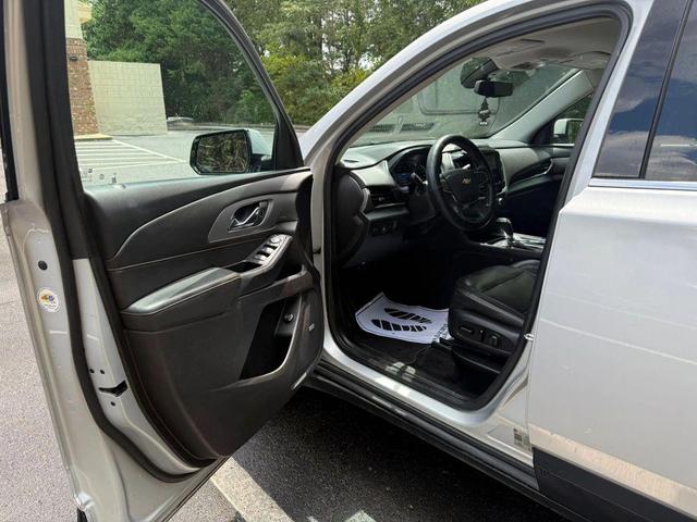 Photo of 2020 Silver Ice Metallic Chevrolet Traverse