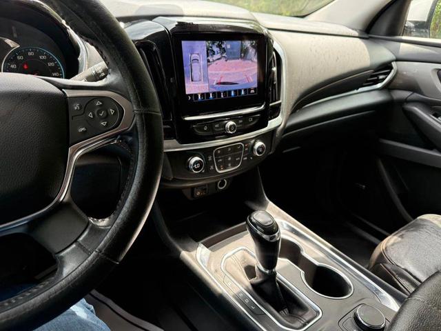 Photo of 2020 Silver Ice Metallic Chevrolet Traverse