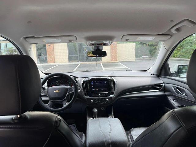 Photo of 2020 Silver Ice Metallic Chevrolet Traverse