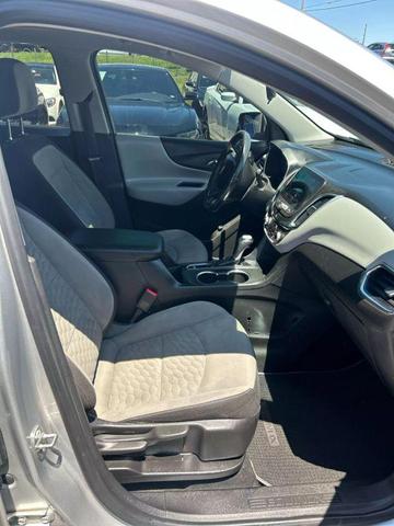 Photo of 2018 Silver Ice Metallic Chevrolet Equinox