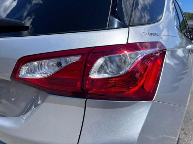 Photo of 2018 Silver Ice Metallic Chevrolet Equinox