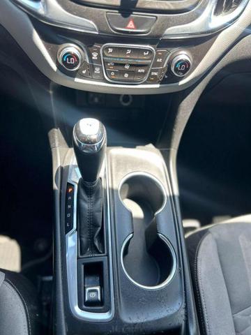 Photo of 2018 Silver Ice Metallic Chevrolet Equinox