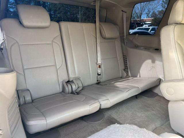 Photo of 2015 White GMC Yukon