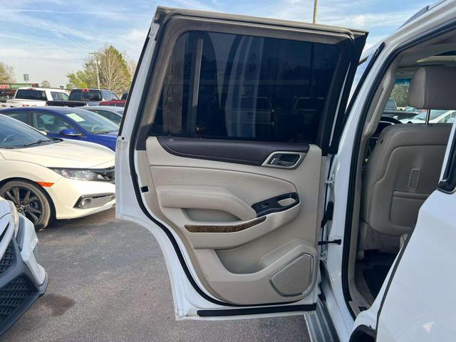 Photo of 2015 White GMC Yukon