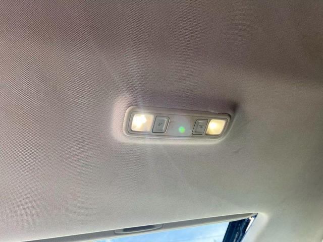 Photo of 2015 White GMC Yukon