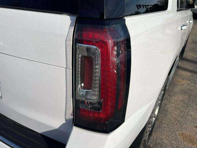 Photo of 2015 White GMC Yukon