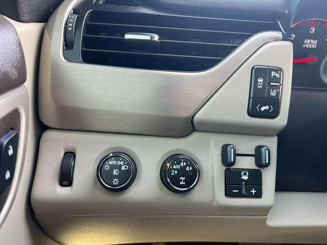 Photo of 2015 White GMC Yukon