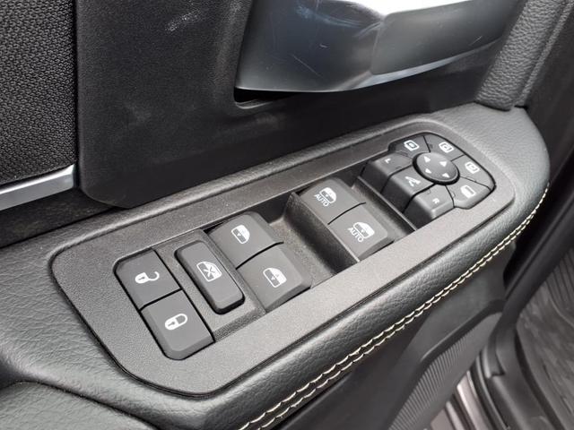 Photo of 2025 Granite Crystal Met. Clea RAM 2500