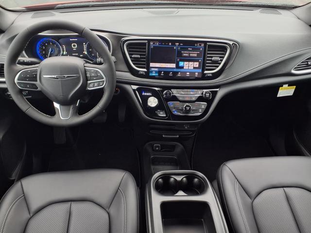 Photo of 2026 Red Hot Pearl Coat Pr6 Chrysler Pacifica