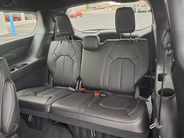 Photo of 2026 Red Hot Pearl Coat Pr6 Chrysler Pacifica