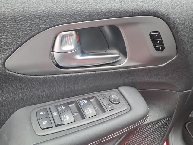 Photo of 2026 Red Hot Pearl Coat Pr6 Chrysler Pacifica