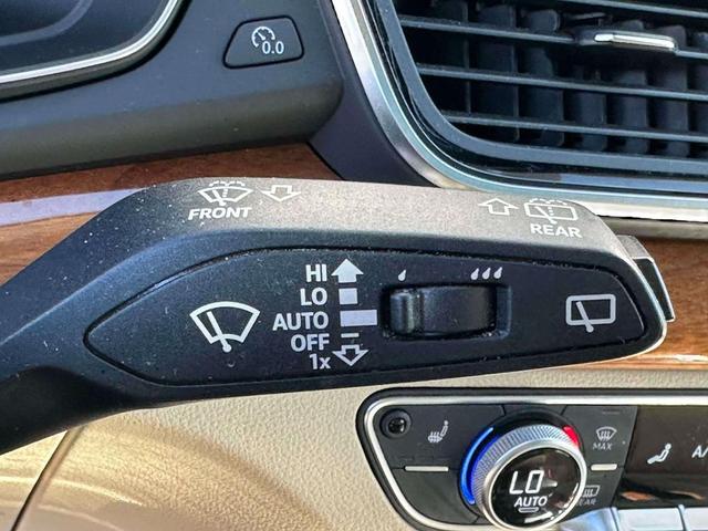 Photo of 2023 Ibis White Audi Q5