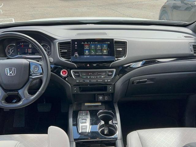 Photo of 2022 Platinum White Pearl Honda Passport